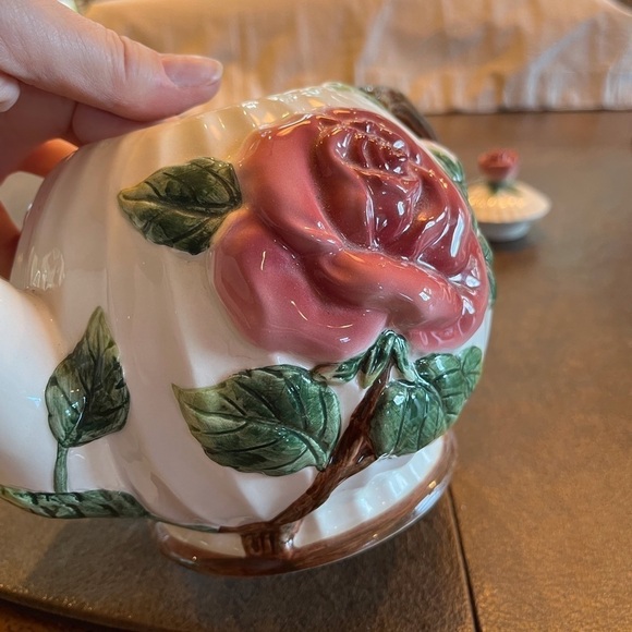 Victorian Rose Teapot. Omnibus by Fitz and Floyd 1995 - Picture 13 of 14